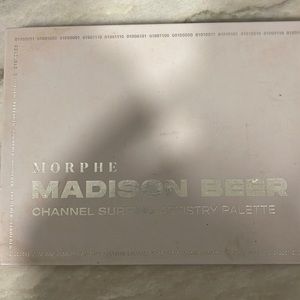 MORPHE EYE SHADOW PALLET WITH FREE GOODIES